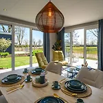 Komforthaus Fuer 6 Gaeste Mit Terrasse Am Wasser *