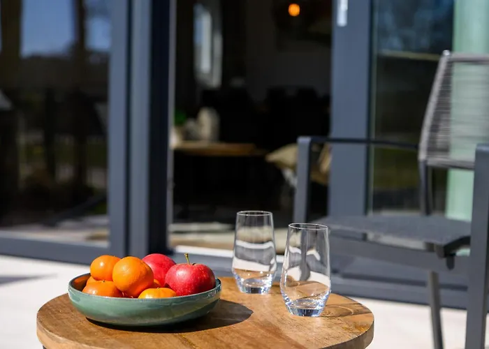 Komforthaus Fuer 6 Gaeste Mit Terrasse Am Wasser